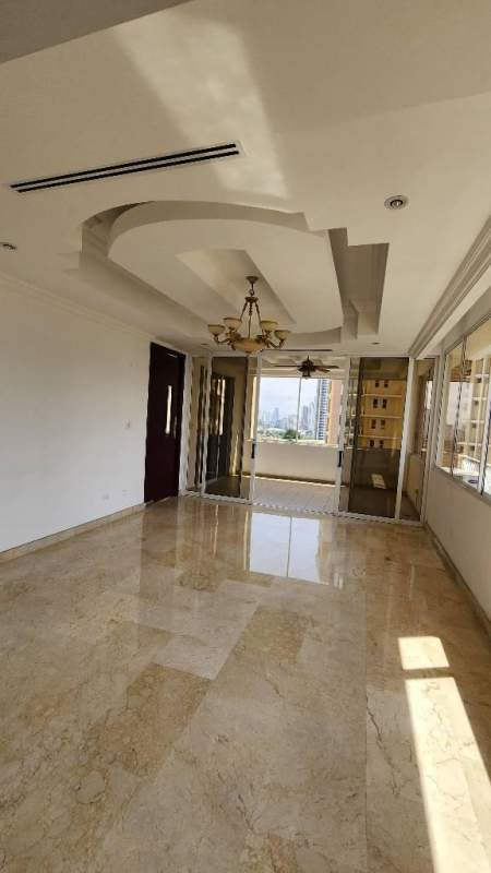 Bedroom with marble floors, built-in closets, split AC and large windows PH Terranova Panama City