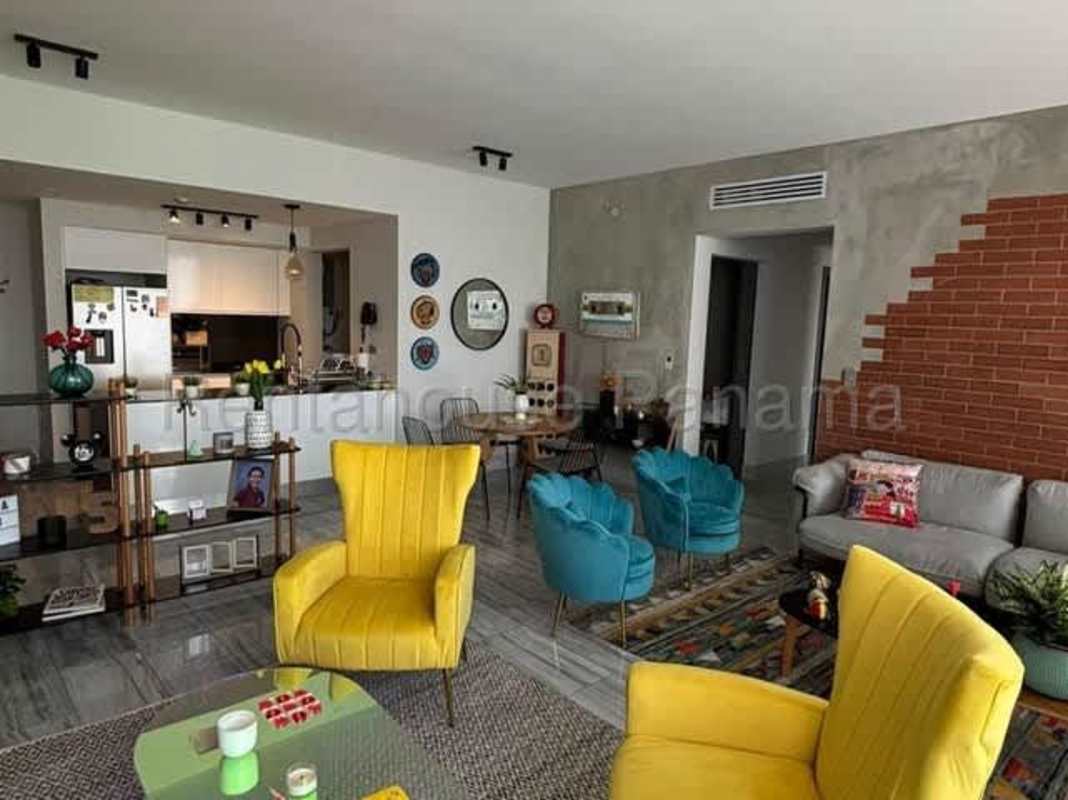 Luxury master bedroom with panoramic window in PH Nuovo Armani Bella Vista Panama