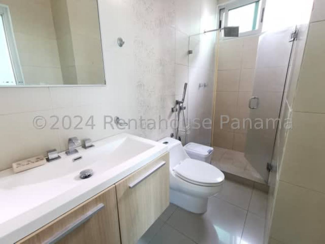 Elegant lobby and reception area in PH Astoria El Cangrejo Panama City rental apartment building