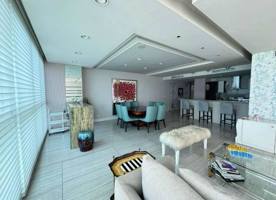 Bright open plan living dining area with large windows and city views in PH Oceanaire Punta Pacifica