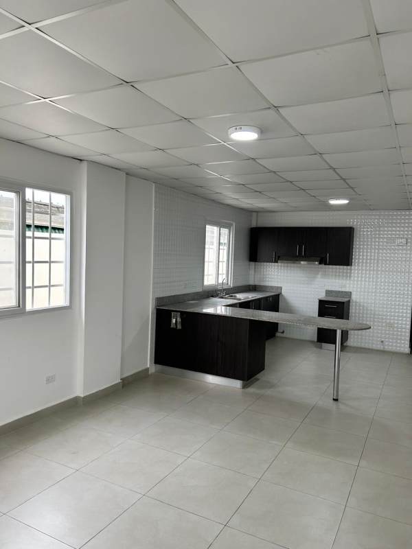 Large modern kitchen with tile floor and breakfast counter Los Angeles Betania Panama