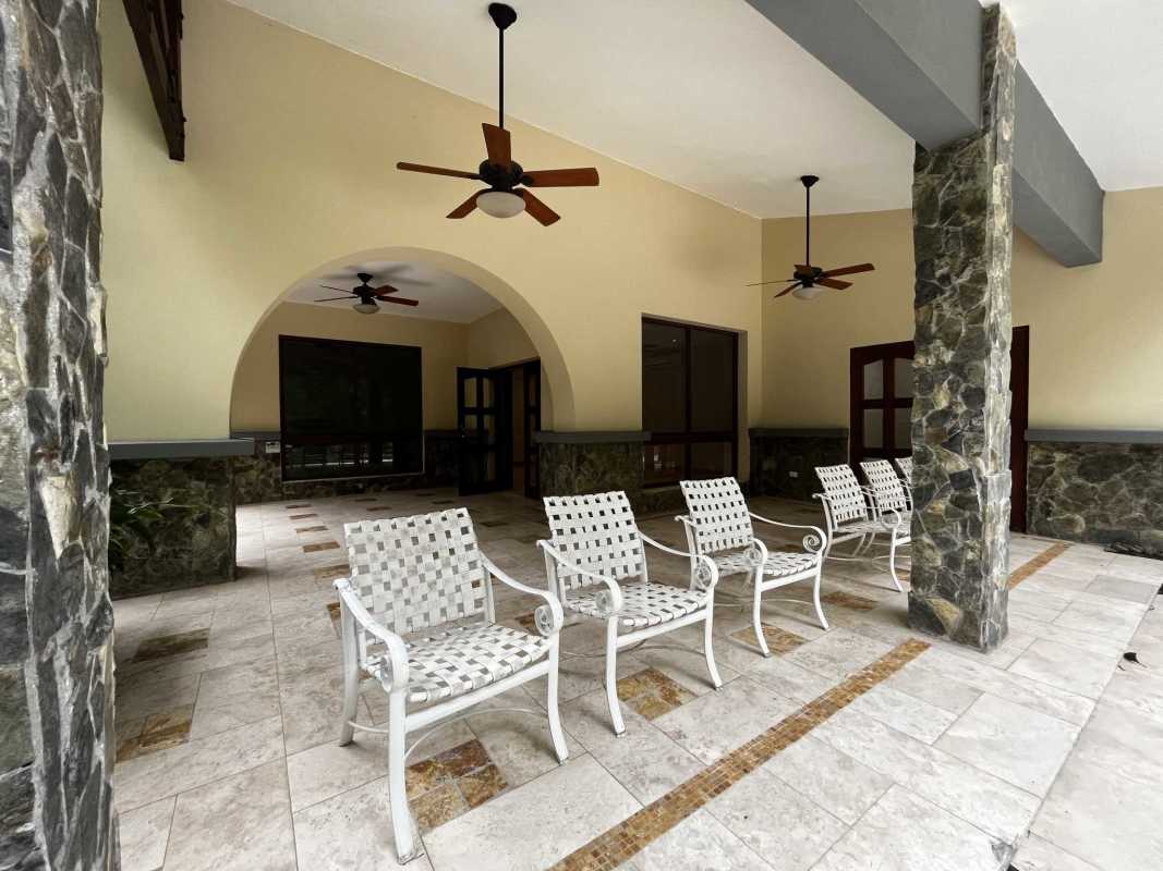 Remodeled 4BR House with Large Garden Camino de Cruces Clayton