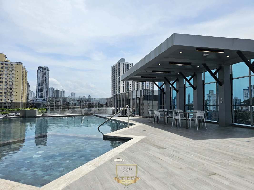Infinity swimming pool rooftop with skyline views PH Park Square Panama