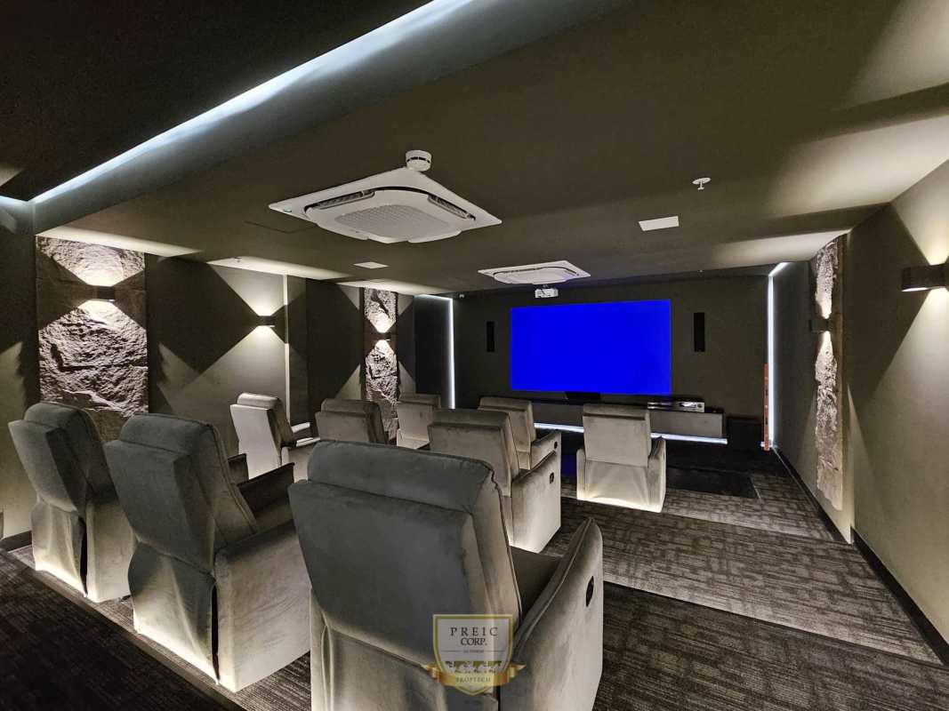 Private movie theater room with recliners PH Park Square Panama