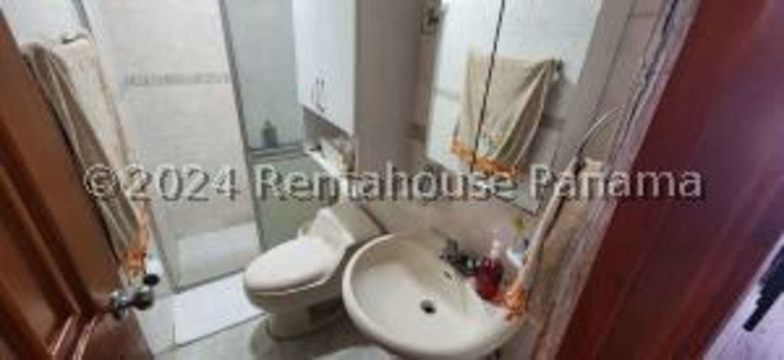 Contemporary kitchen with oven stove fridge ceramic tiles house for sale in Pueblo Nuevo