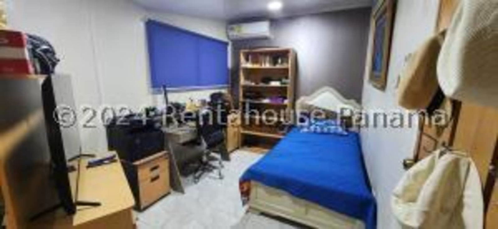 Large covered terrace ideal for outdoor dining in house for sale Pueblo Nuevo Panama