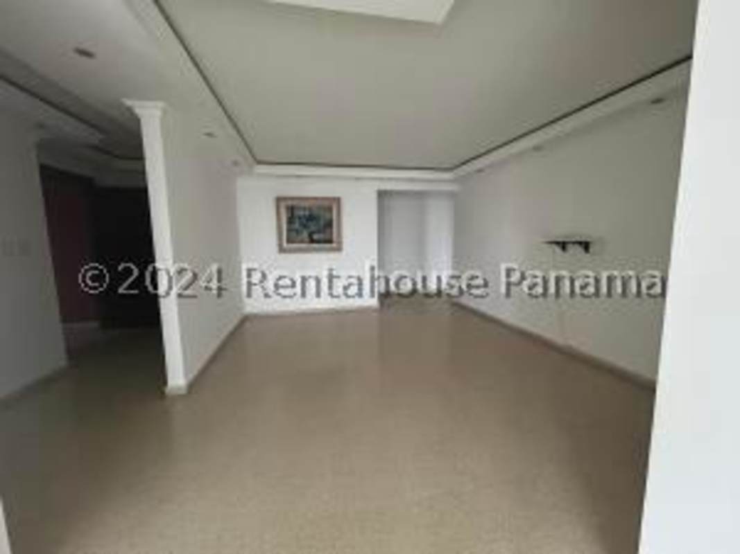 Large master bedroom with city views and closets PH Marina Mar Panama
