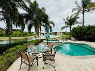 Spacious terrace with private splash pool, BBQ and garden view in Buenaventura Paseo de las Casas