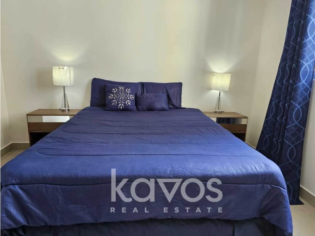 Bedroom with window, natural light, and closet, PH Park View Carrasquilla Panama