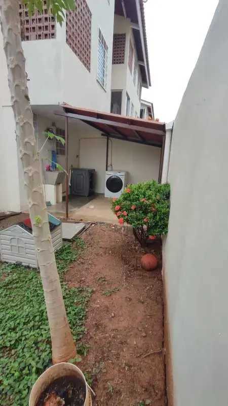Private patio area with laundry space in Cantabria V apartment Panama