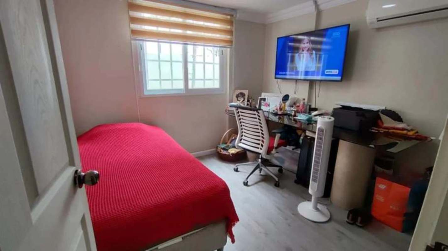 Bedroom with built-in closet and tiled floors Cantabria V Las Acacias Panama