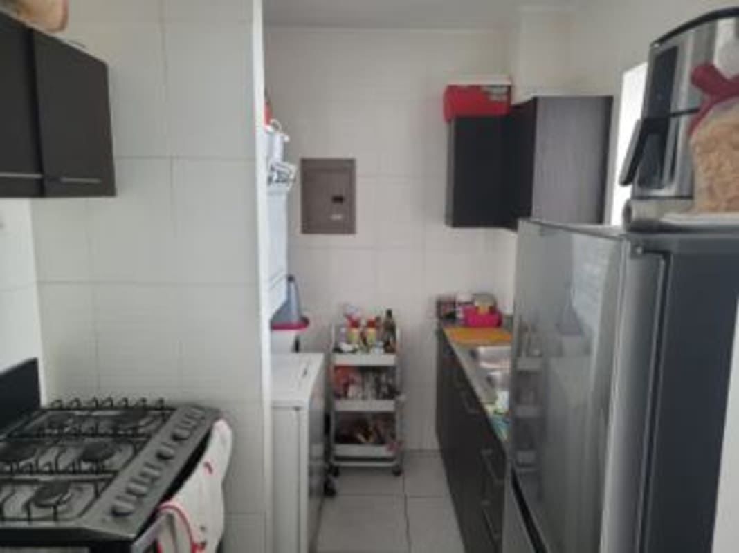 Modern kitchen with cabinets, stove, refrigerator, white tile in PH Vivendi 300 Edison Park Panama