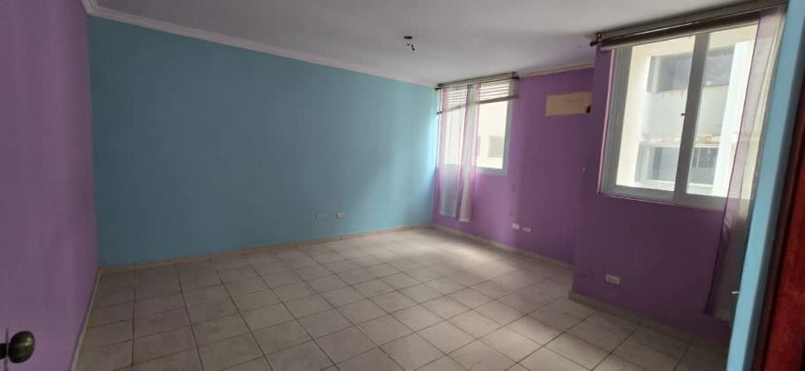Kitchen with laminate wood cabinetry, countertops, tile backsplash in PH El Carmen Panama