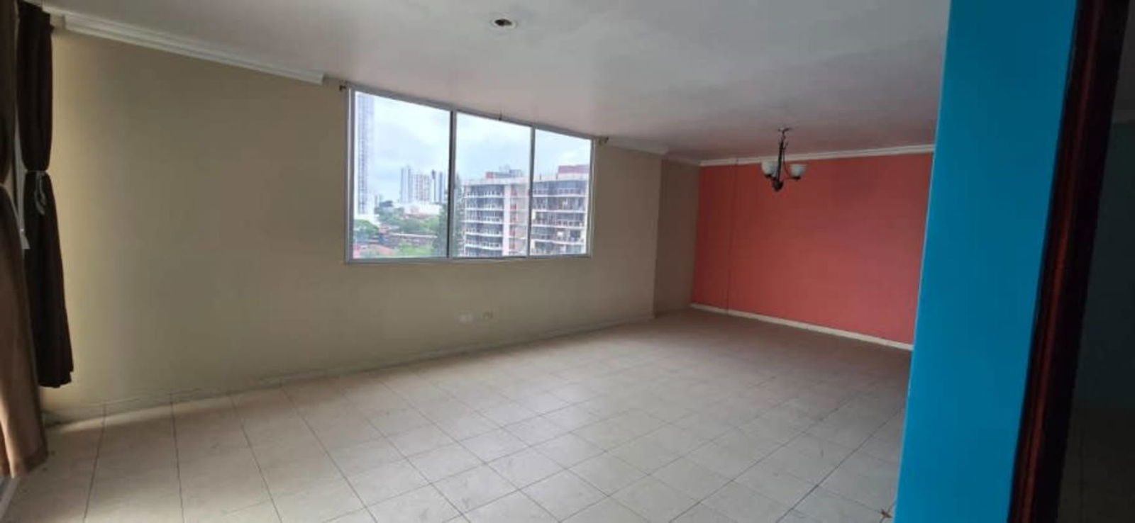 Living/dining area with sliding glass doors to balcony and AC in PH El Carmen Panama