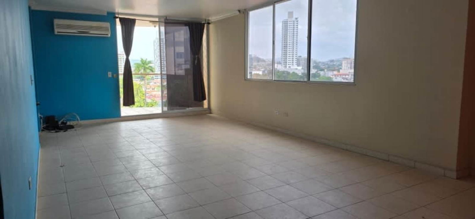 Bedroom with tile floors, colored walls, built-in closet and private bathroom in PH El Carmen Panama City