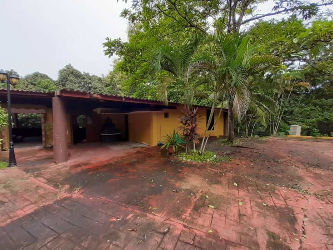 Multiple swimming pools on large commercial land for renovation Panama City