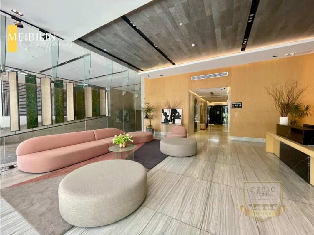 Elegant lobby with marble flooring and modern furniture at PH Velure El Cangrejo