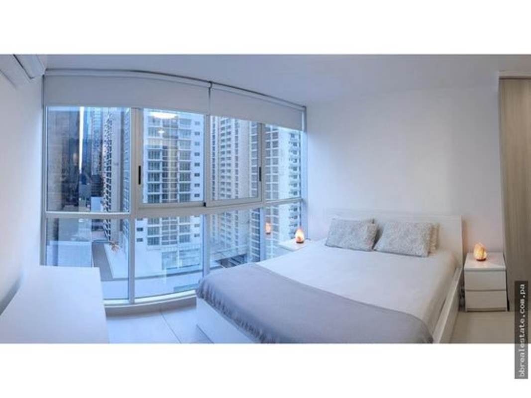 Bedroom with floor-to-ceiling windows and city skyline view in PH Park City Obarrio Panama City