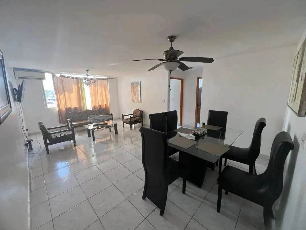 Dining space with window, ceiling fan, tile flooring, in PH Brisas de San Fernando Panama City