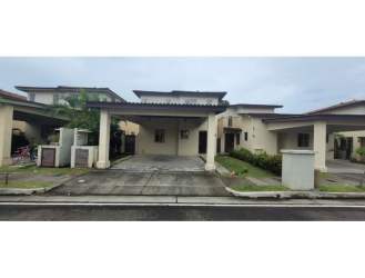 Modern integrated kitchen with granite countertops in Woodlands Panama Pacifico house for sale