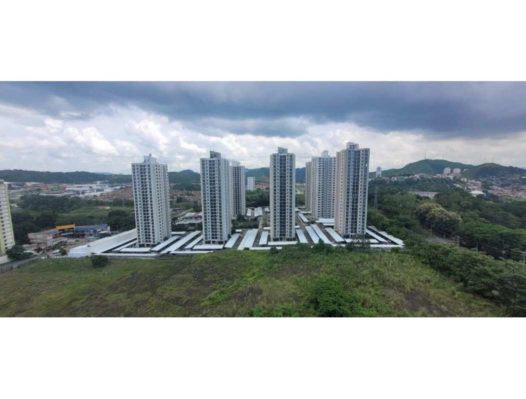 Bedroom with large window, AC, closet in PH Mi Condado VY Condado del Rey Panama