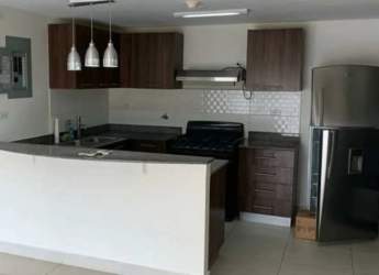 Second bedroom with closet and window blinds in PH Woodlands Panama