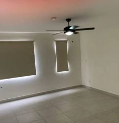 Modern bathroom with walk-in shower and sleek vanity PH Woodlands Panama