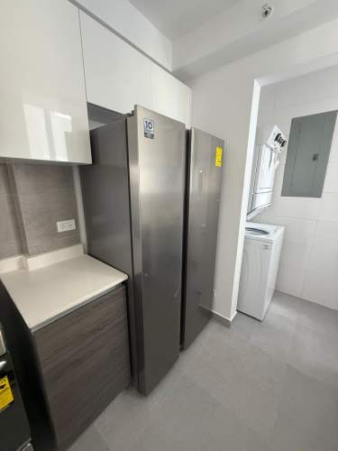 Kitchen plus laundry with refrigerator and washer space in PH Pacific Park Carrasquilla for rent