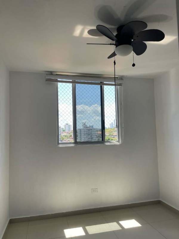 Bedroom with ceiling fan, large window and ceramic floors in PH City Towers Panama