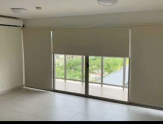 Spacious bedroom with built-in closet, AC and window blinds in PH Midtown Panama Pacifico