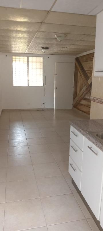 Second bedroom with tiled floor, ceiling fan, bright window in Las Acacias apartment Panama