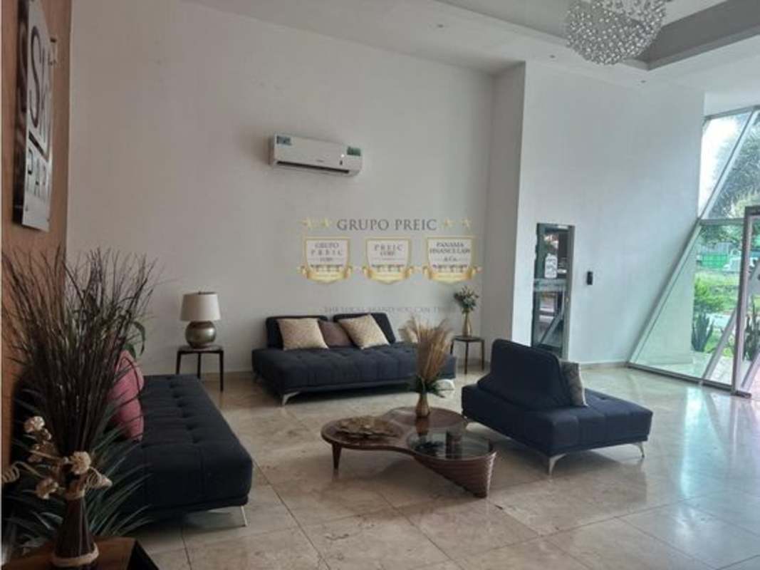 Spacious modern lobby with seating area in PH Sky Park San Francisco Panama