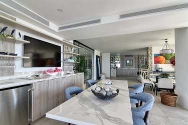 Remodeled kitchen with breakfast bar and wine cellar in exclusive beachfront villa