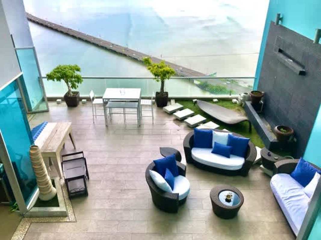 Oceanfront terrace panoramic views Pacific in penthouse PH Ocean Sky Panama City