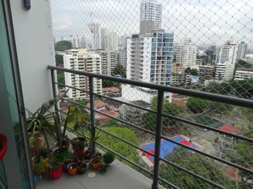 Private balcony with panoramic city skyline at PH Mediterraneo Loft Panama City