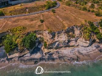 Oceanfront land with beach views in Punta Caelo ready for custom luxury villa