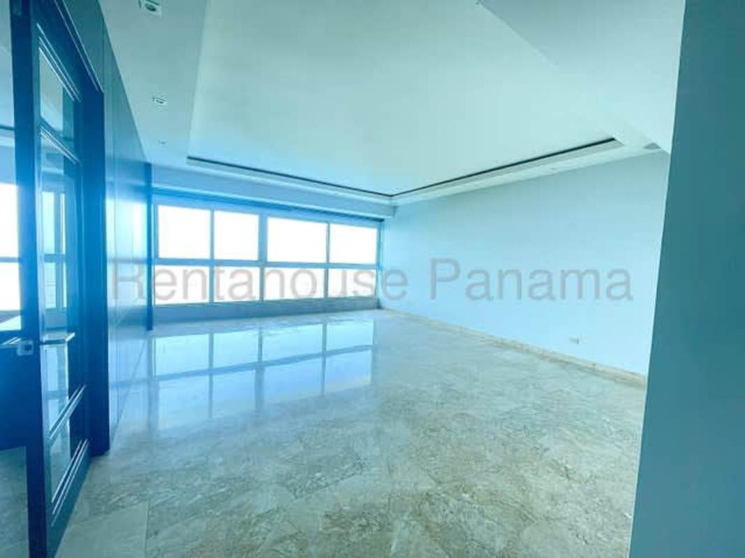Luxury kitchen with island and appliances PH Zeus Costa del Este Panama