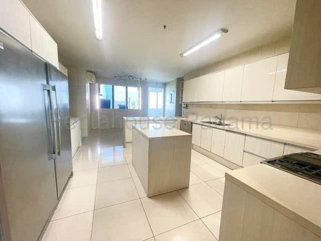 Luxury master bathroom with double sink granite counter PH Zeus Costa del Este