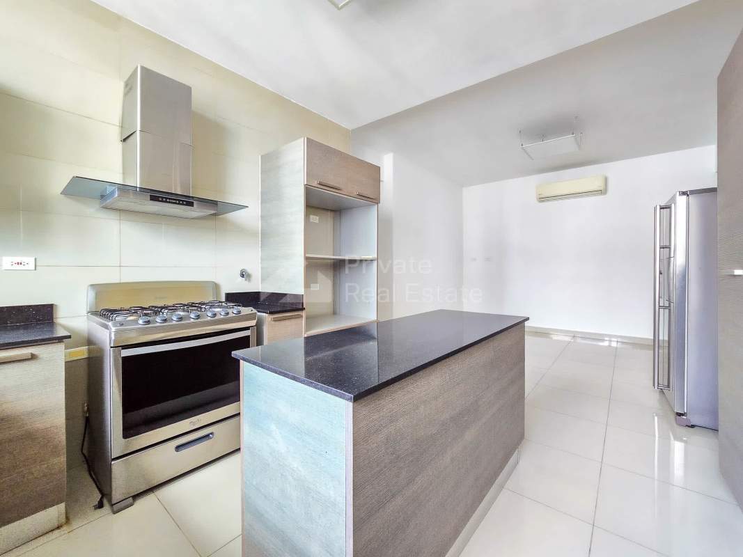 Bright dining space with pendant lights and neutral décor in PH Aventura Tower Punta Paitilla Panama