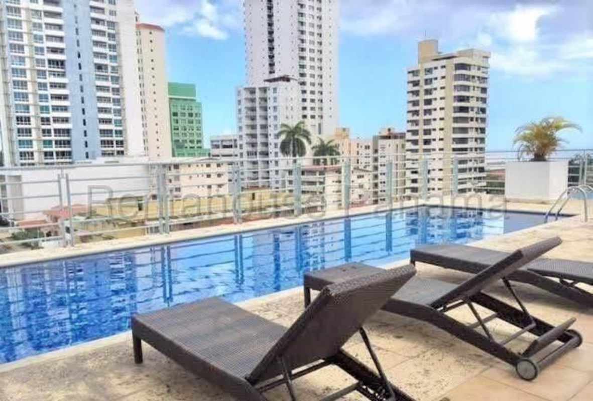 Infinity swimming pool overlooking city skyline PH San Francisco Bay Panama