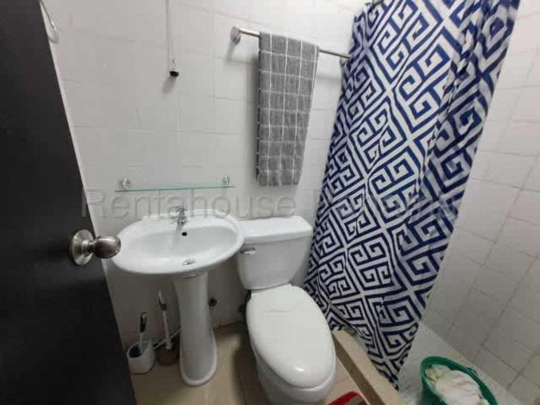 Private balcony with wicker chairs city view at PH Bella Vista Center Panama