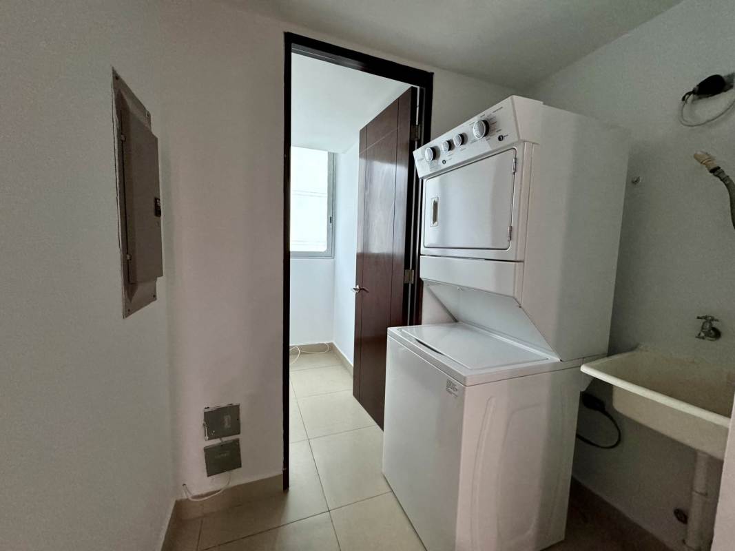 Spacious balcony with Pacific Ocean views from PH Oceanaire Punta Pacifica Panama City