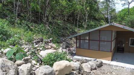 Rustic cabin with screened porch on large wooded farmland Gualaca Panama