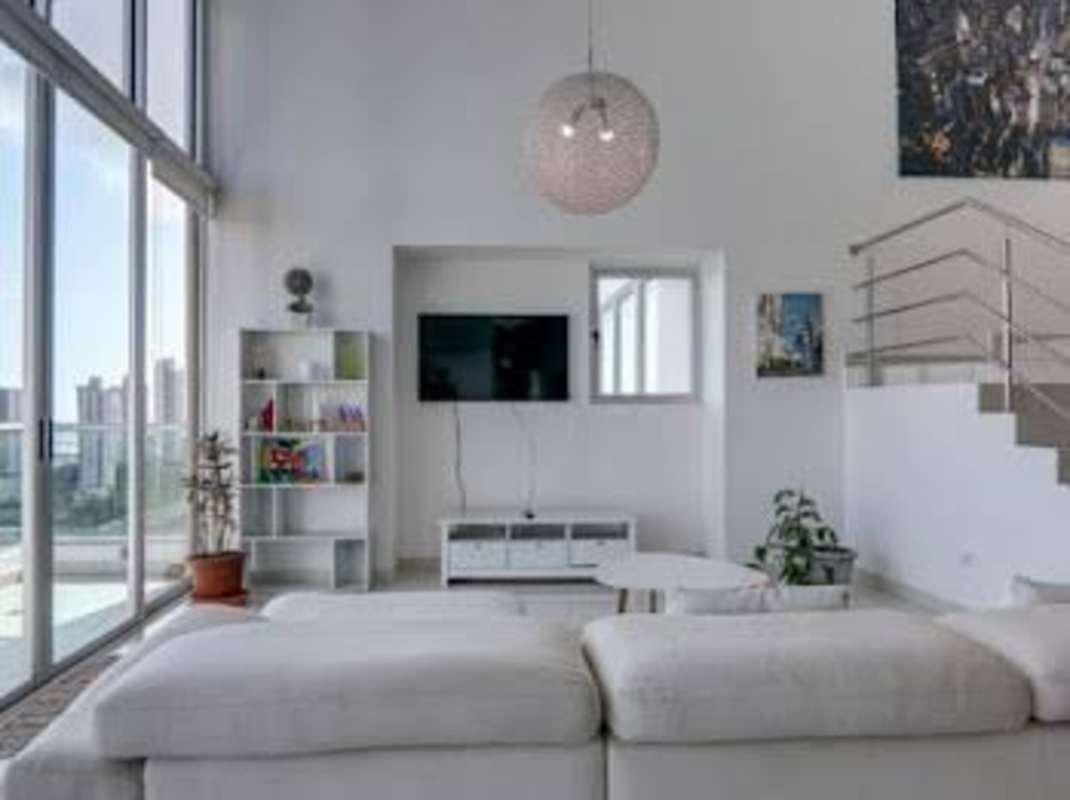 Spacious loft with large windows and Pacific Ocean views PH Mirador Costa del Este