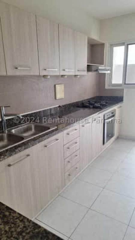 3BR House with Terrace & Pool in Quintas de Versalles II
