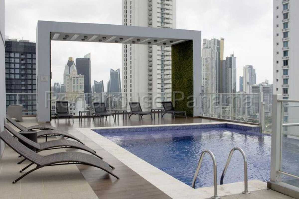 Second bedroom with closet, large window, light in PH Vista Balboa Bella Vista Panama