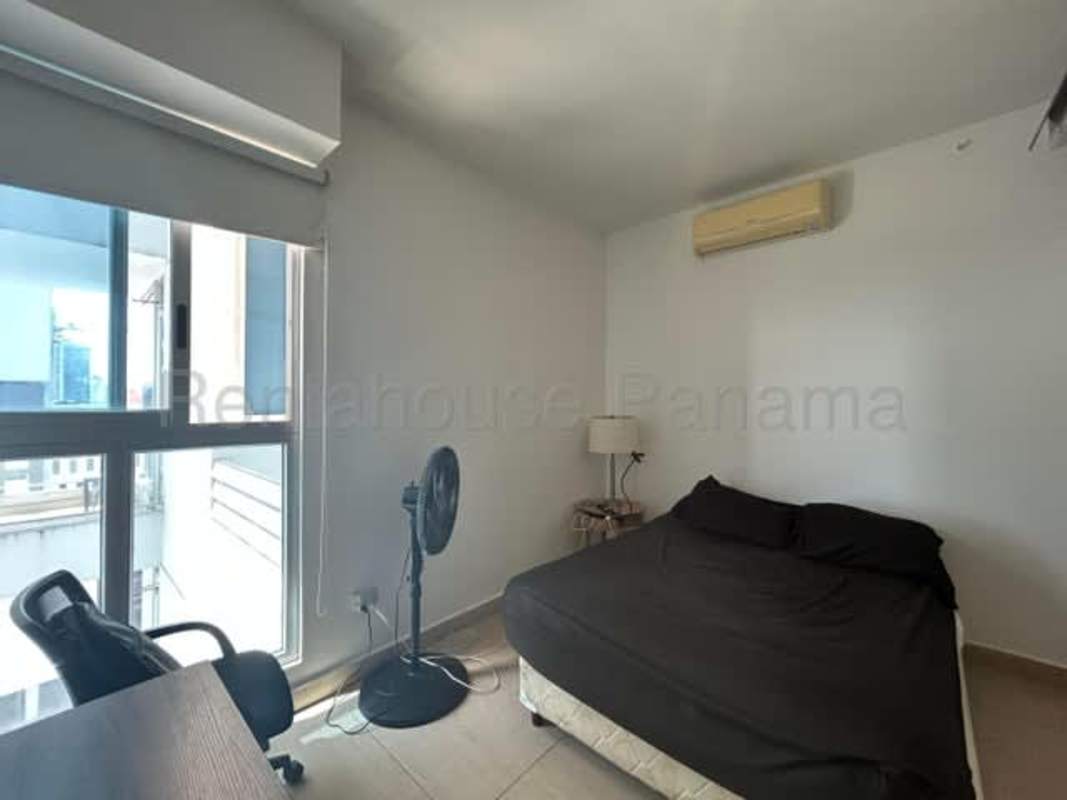 Swimming pool rooftop terrace skyline views PH Vista Balboa Bella Vista Panama