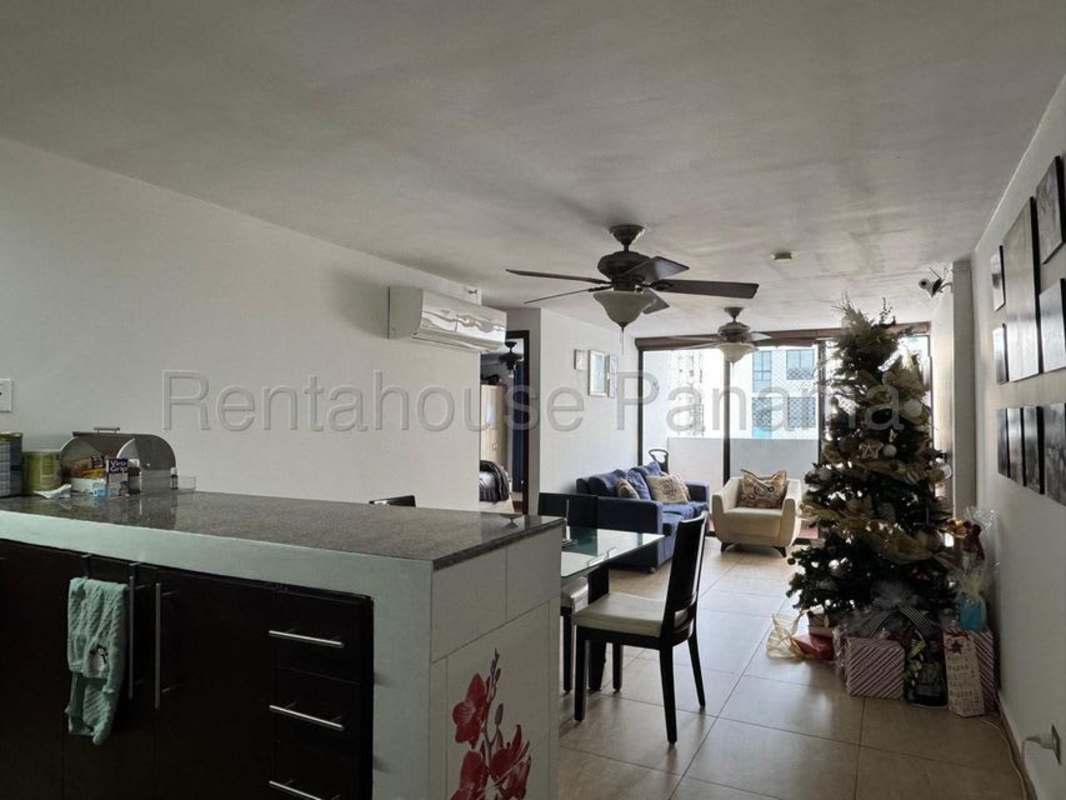 Children's bedroom with beds, AC, ceiling fan, built-in closet in PH Altavista Condado del Rey Panama