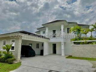 House / Villa for Sale in Antón - 5 bedrooms