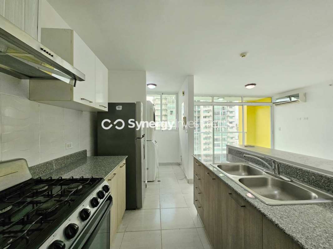 Bedroom with built-in closet at PH Sky Point Tower for rent Carrasquilla Panama City